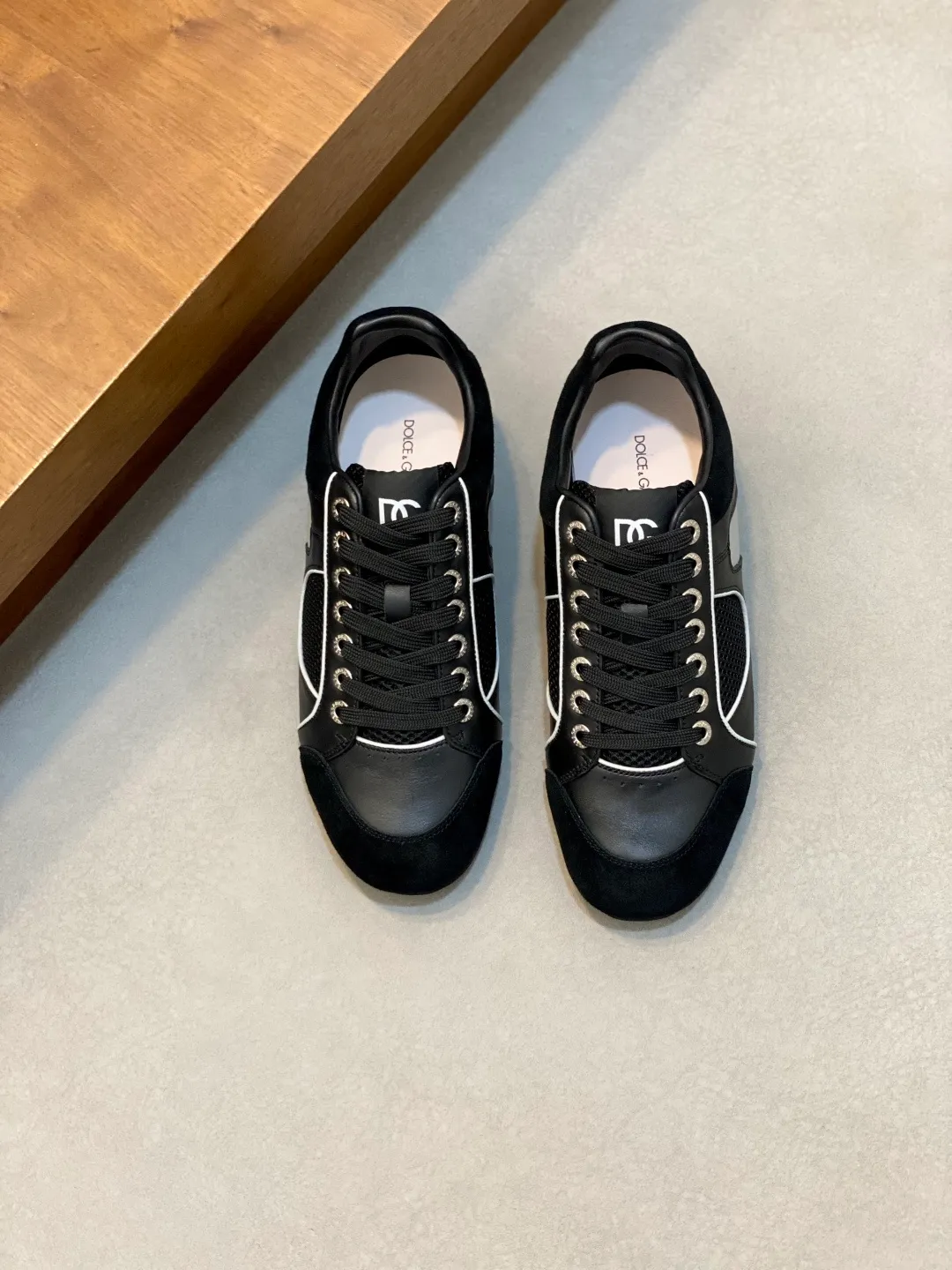 Men's shoes💰740 Dolce&Gabbana DG Cushion calfskin skate shoes｜Embellished with DG logo｜Lightweight, grippy two-tone TPU outsole adopts innovative design to provide excellent performance｜Jacquard label adds timeless style｜Original imported cowhide｜Multiple material splicing design｜Imported cowhide lining Cowhide foot pads｜Original TPU two-color elastic outsole Size: 39-44 (customized at 38.45.46)